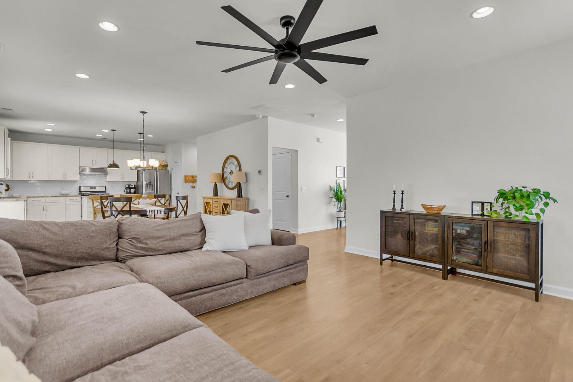 1560 Thoroughbred Boulevard Photo 5