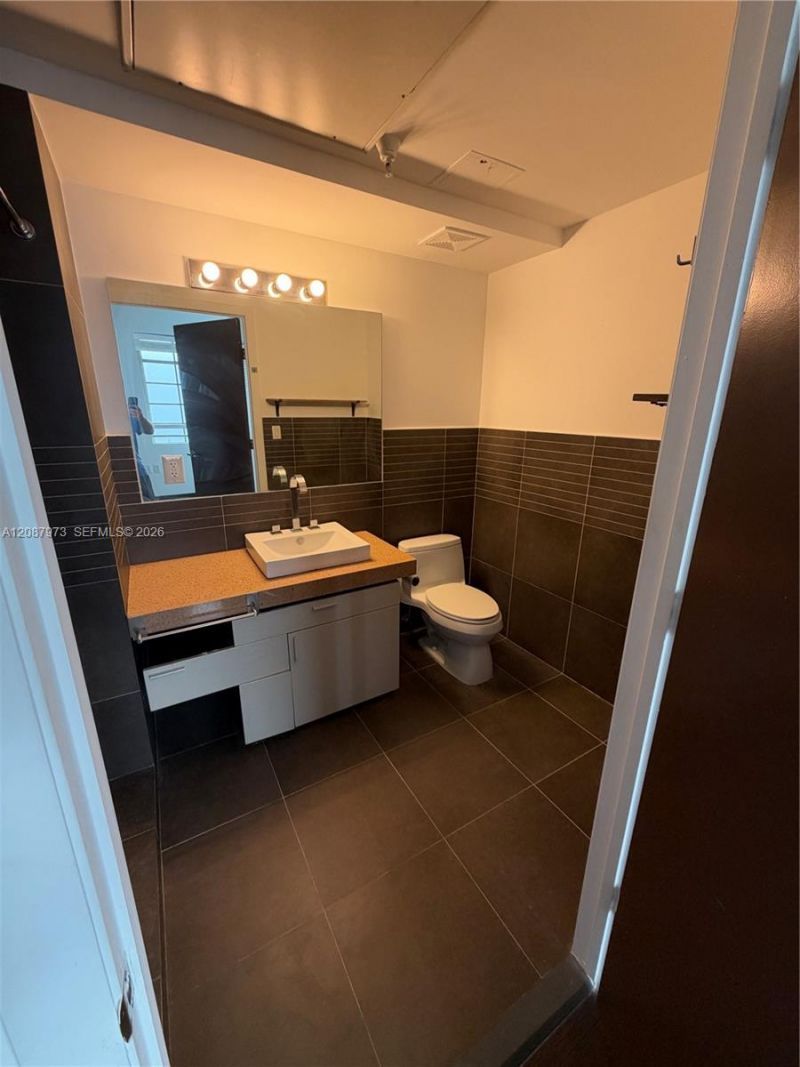 435 21st St, Unit 303, Miami Beach, FL 33139 Photo