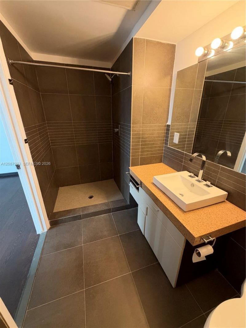 435 21st St, Unit 303, Miami Beach, FL 33139 Photo