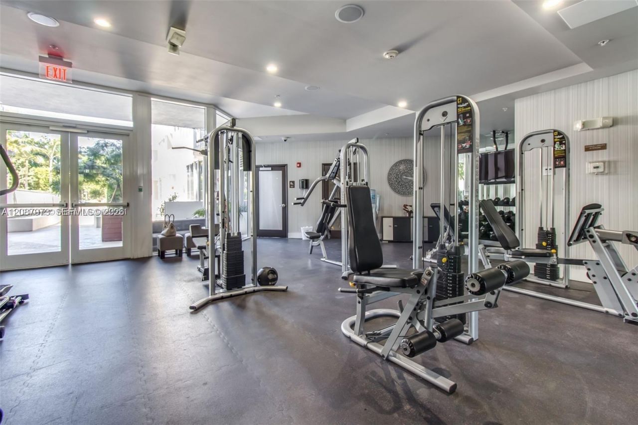 435 21st St, Unit 303, Miami Beach, FL 33139 Photo