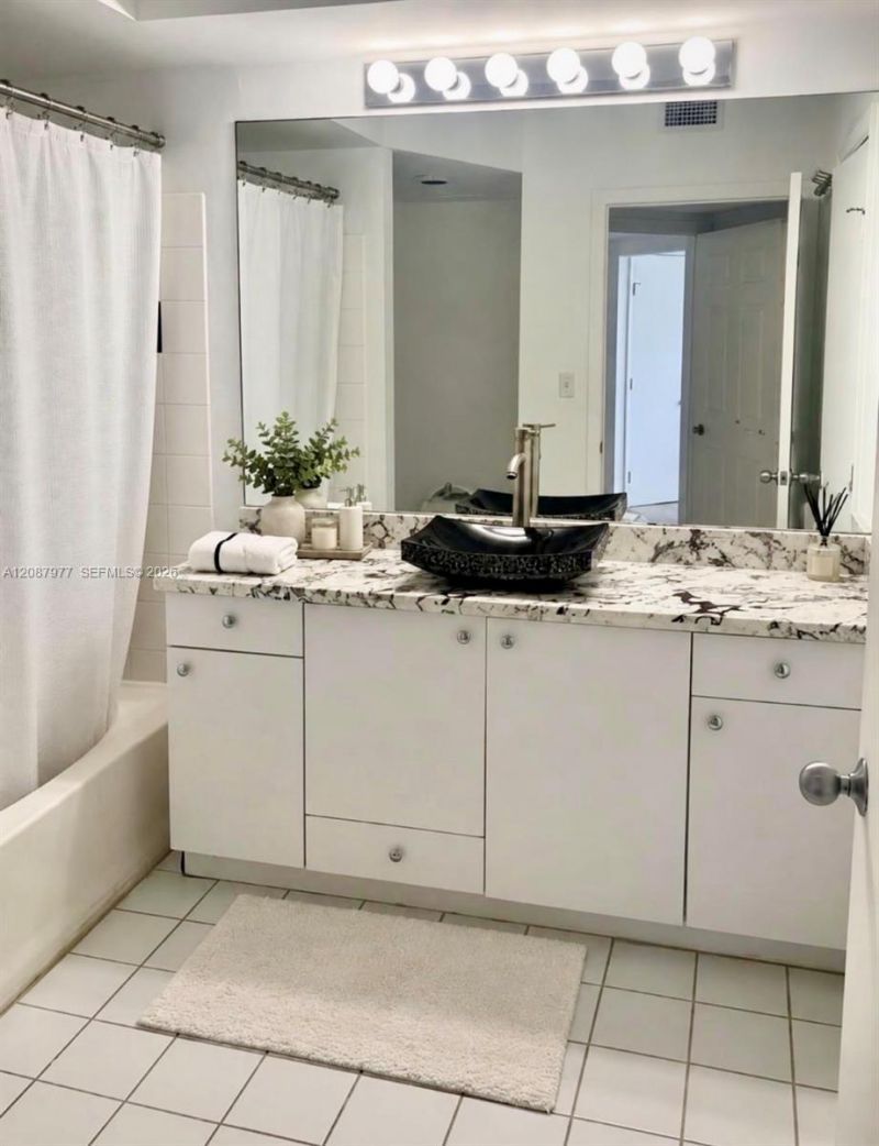 1330 West Ave, Unit 702, Miami Beach, FL 33139 Photo