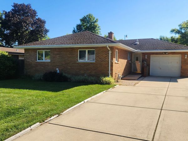 143 S Pleasant Avenue , Bloomingdale, IL 60108