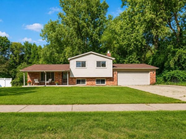 2877 Burgess Hill Drive, Waterford Township, Mi 48329