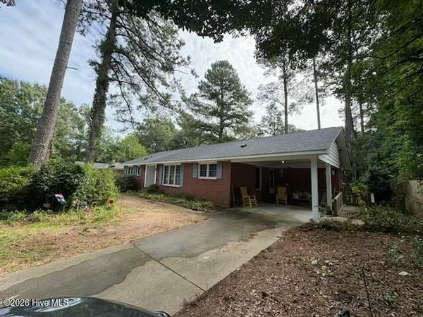 502 Lafayette Street , Clinton, NC 28328