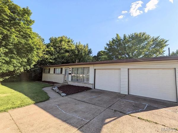 990 Florland Drive , Florissant, MO 63031