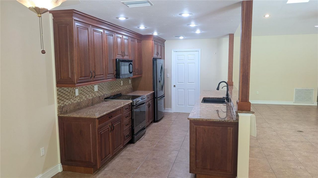 4615 Oak Forest Drive E, Unit 22, Sarasota, FL 34231 Photo