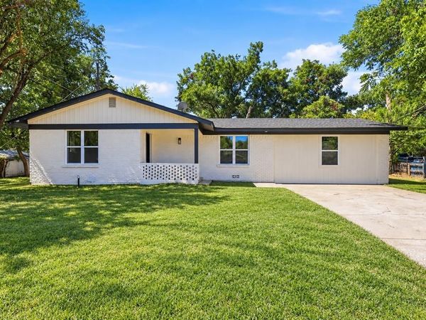 905 N Wood Street, Cleburne, TX 76033