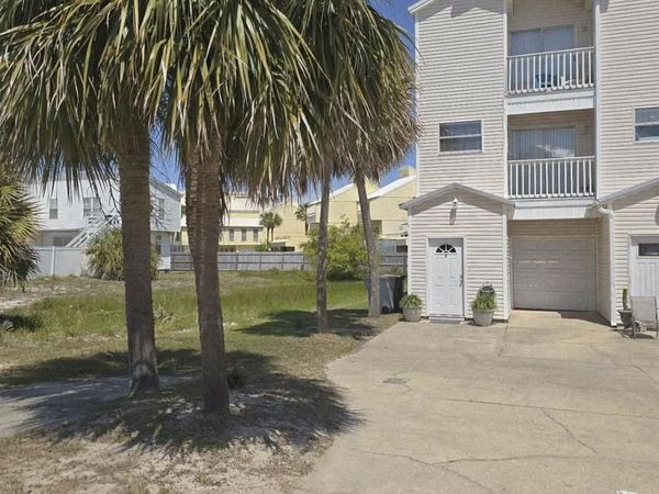 1414 Bahia Dr, Unit D, Navarre, FL 32566