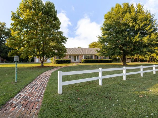 313 Hickory Dr , Shelbyville, TN 37160