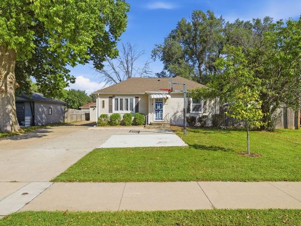 5445 NW 62nd Avenue, Johnston, IA 50131