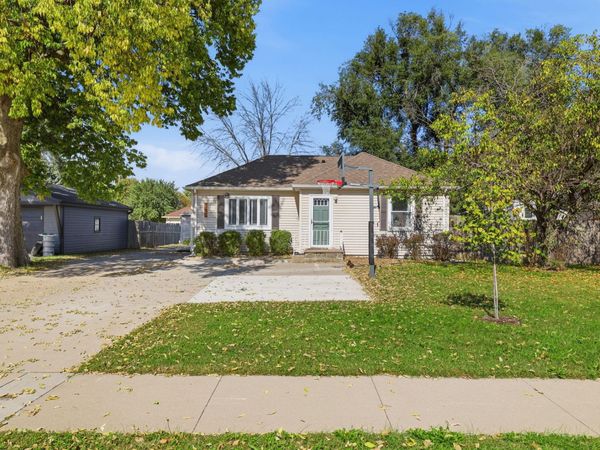 5445 NW 62nd Avenue, Johnston, IA 50131