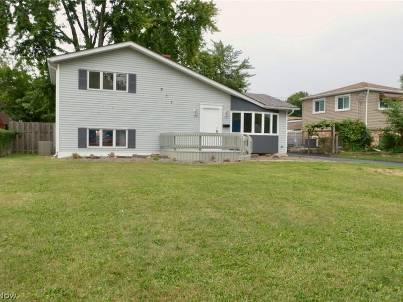 911 West Drive, Sheffield Lake, OH 44054 Photo 1