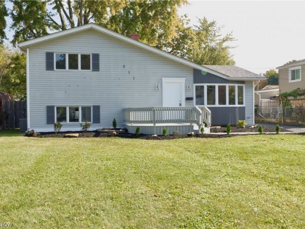 911 West Drive, Sheffield Lake, OH 44054