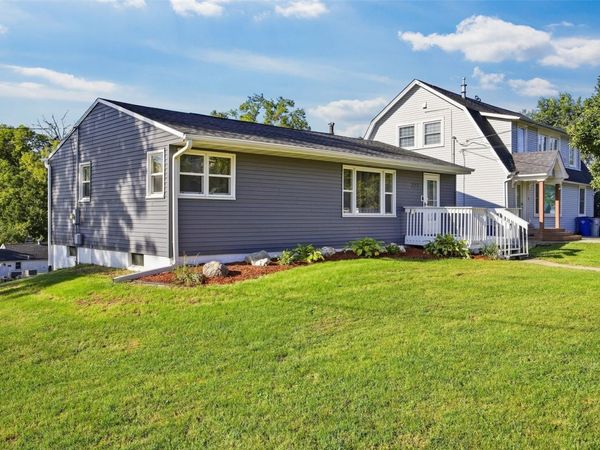 227 29th Avenue SW, Cedar Rapids, IA 52404