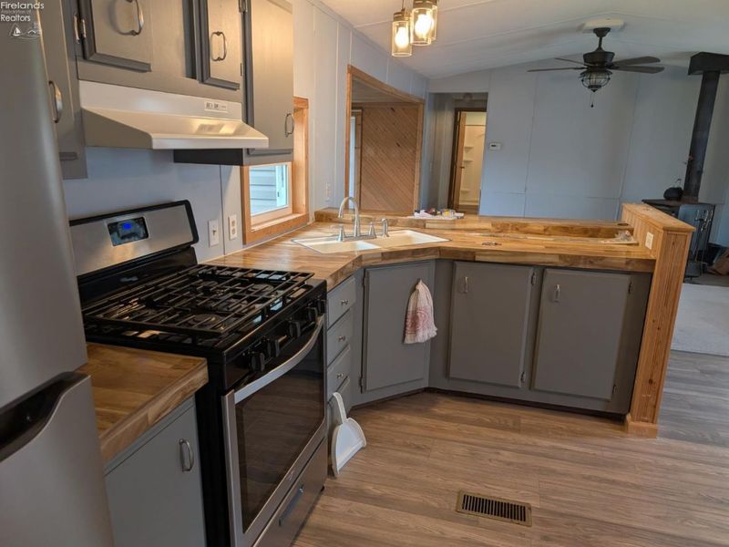 220 Maple Lane, Unit 85, Green Springs, OH 44836 Photo 5