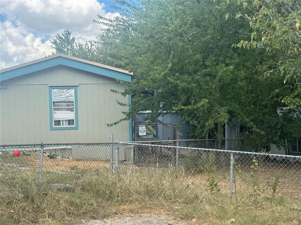 2751 Breezewood Lane , Lancaster, TX 75146