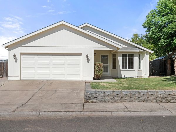 73 Eagle View Drive, Eagle Point, OR 97524
