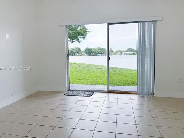 2001 NW 96th Ter , Unit 10J, Pembroke Pines, FL 33024