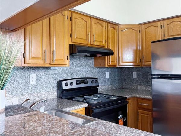 2001 NW 96th Ter , Unit 10J, Pembroke Pines, FL 33024