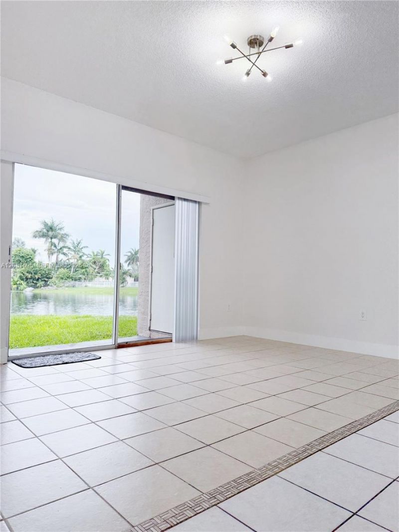 2001 NW 96th Ter, Unit 10J, Pembroke Pines, FL 33024 Photo