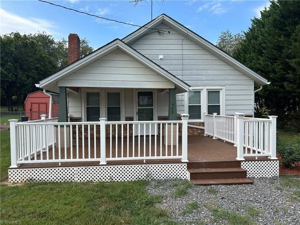 525 W Virginia Street , Mount Airy, NC 27030