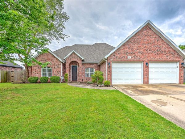 1953 S Doral Drive , Fayetteville, AR 72701