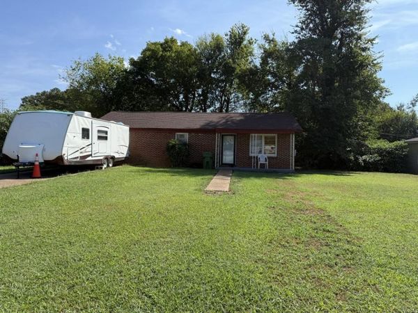 908 Baker Blvd, Tuscumbia, AL 35674
