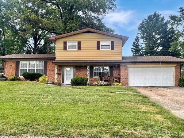409 Kensington Drive , Belleville, IL 62223