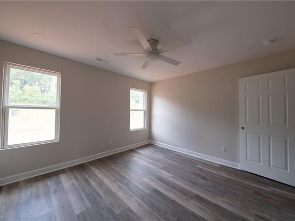 5705 MARSHALLGATE Drive, Winston-Salem, NC 27105