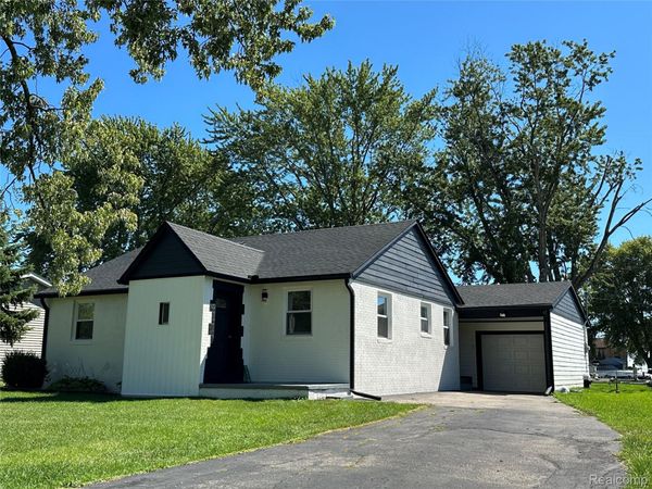 47978 Jefferson Avenue, Chesterfield Township, Mi 48047