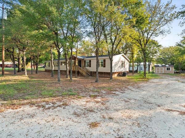 114 Kingswood Drive, Streetman, TX 75859