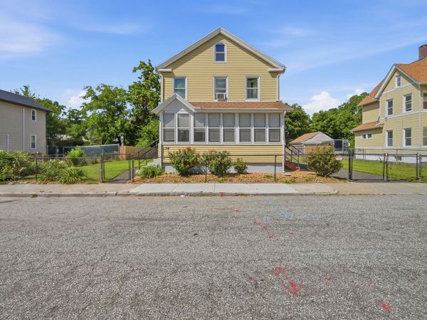 34 Ashley St, Springfield, MA 01105