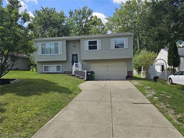 6698 Hedgeline, Bedford Heights, OH 44146