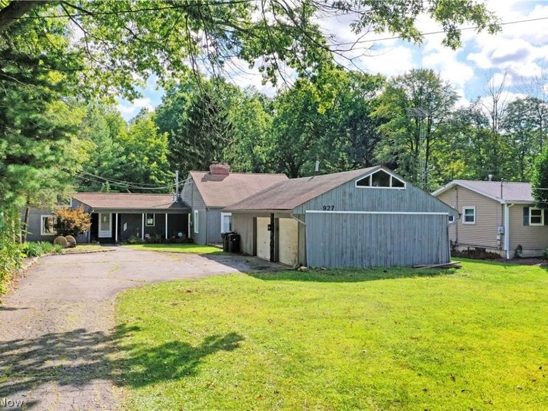 927 Howland Wilson Road SE, Warren, OH 44484 Photo 2