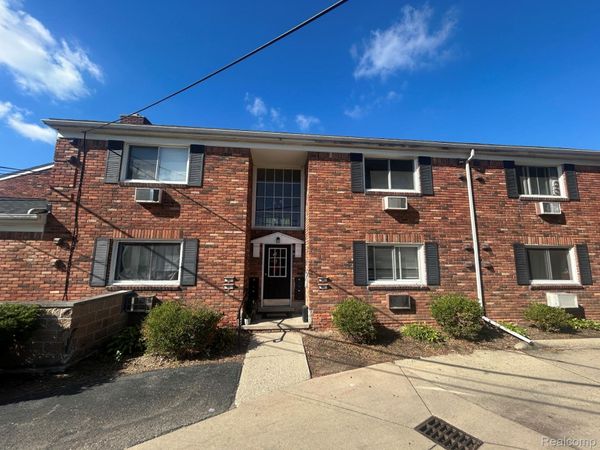 31831 Grand River Avenue , Farmington, Mi 48336