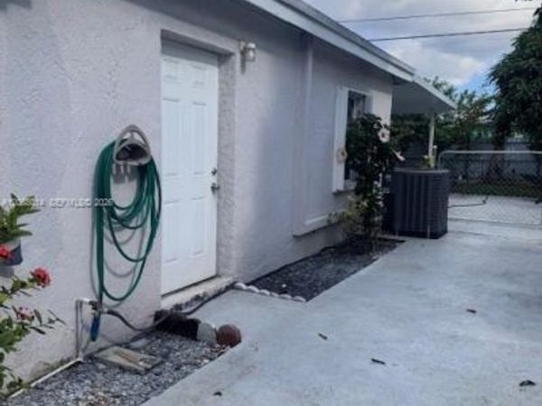 14661 Pierce St , Miami, FL 33176