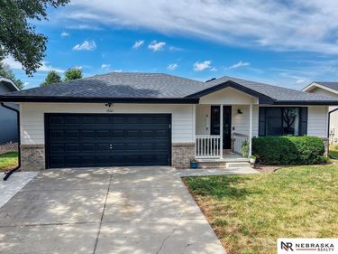 1541 SW Lacey Lane, Lincoln, NE 68522
