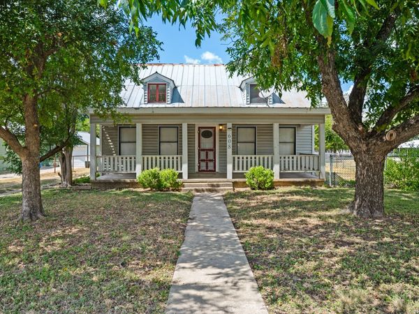 608 Tivy St, Kerrville, TX 78028