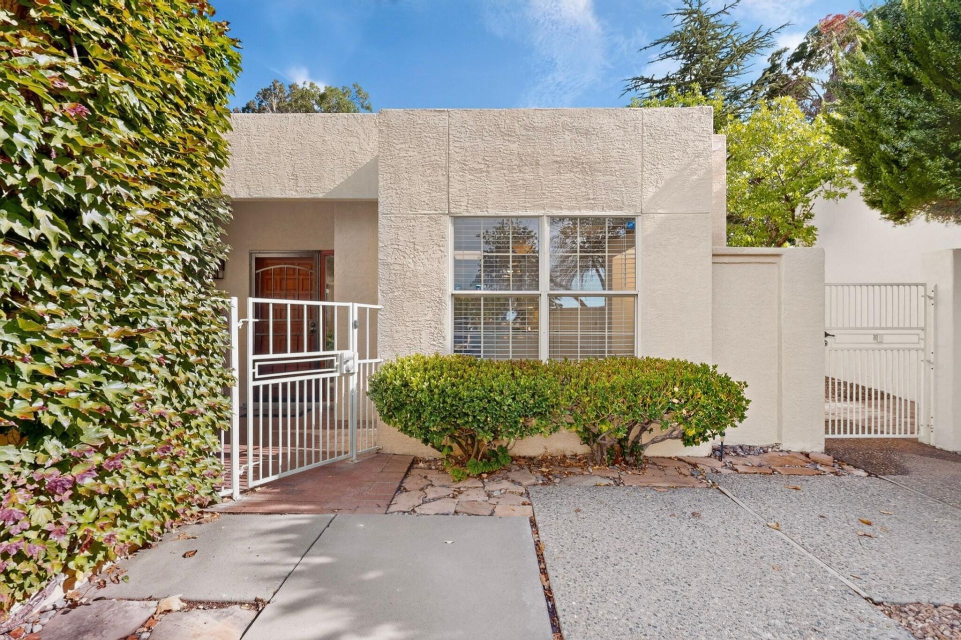 8233 Countrywood Road Ne, Albuquerque, NM 87109 Main Photo