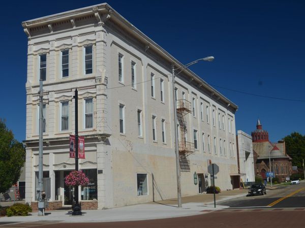4 W Main Street, Logan, OH 43138