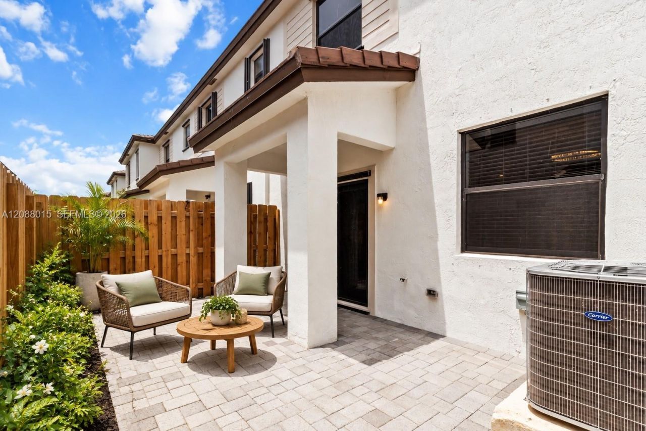 221 SW 159th Way, Pembroke Pines, FL 33027 Photo