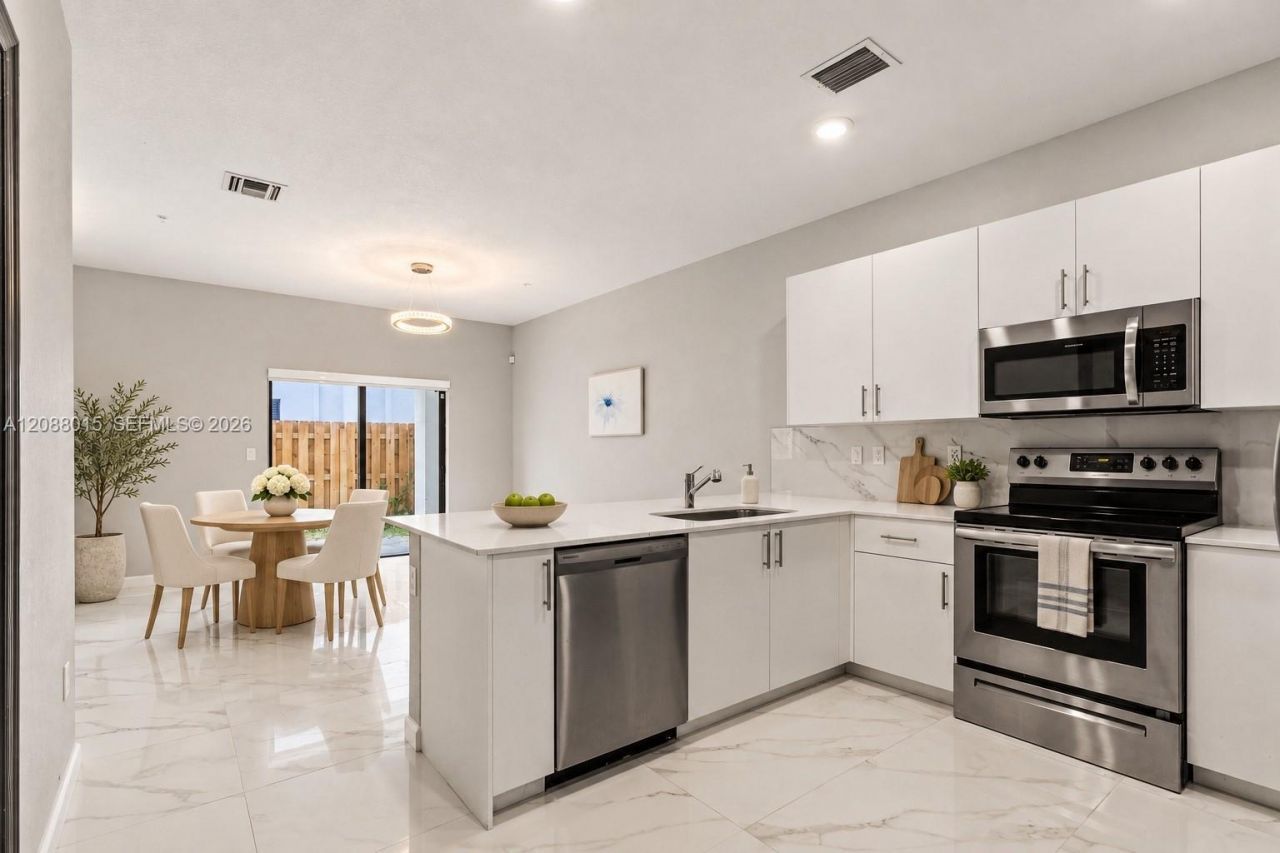 221 SW 159th Way, Pembroke Pines, FL 33027 Photo