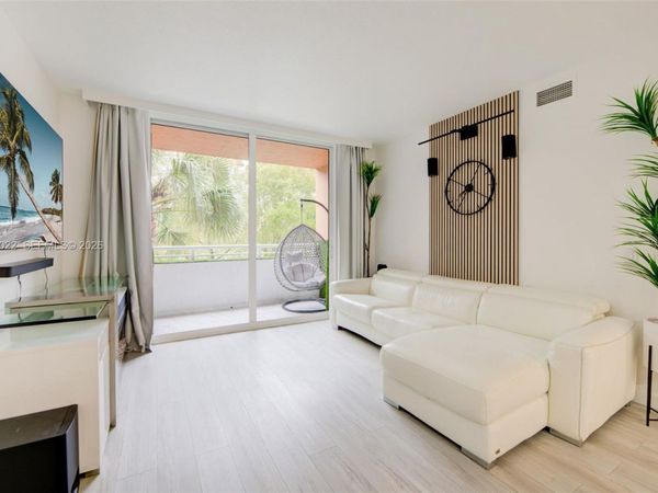 2775 NE 187th St , Unit 215, Aventura, FL 33180