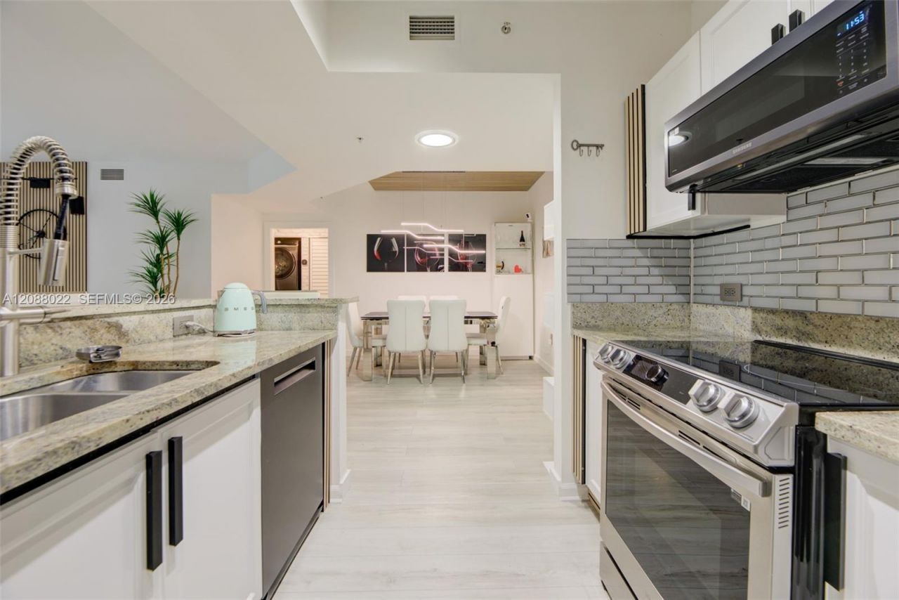 2775 NE 187th St, Unit 215, Aventura, FL 33180 Photo