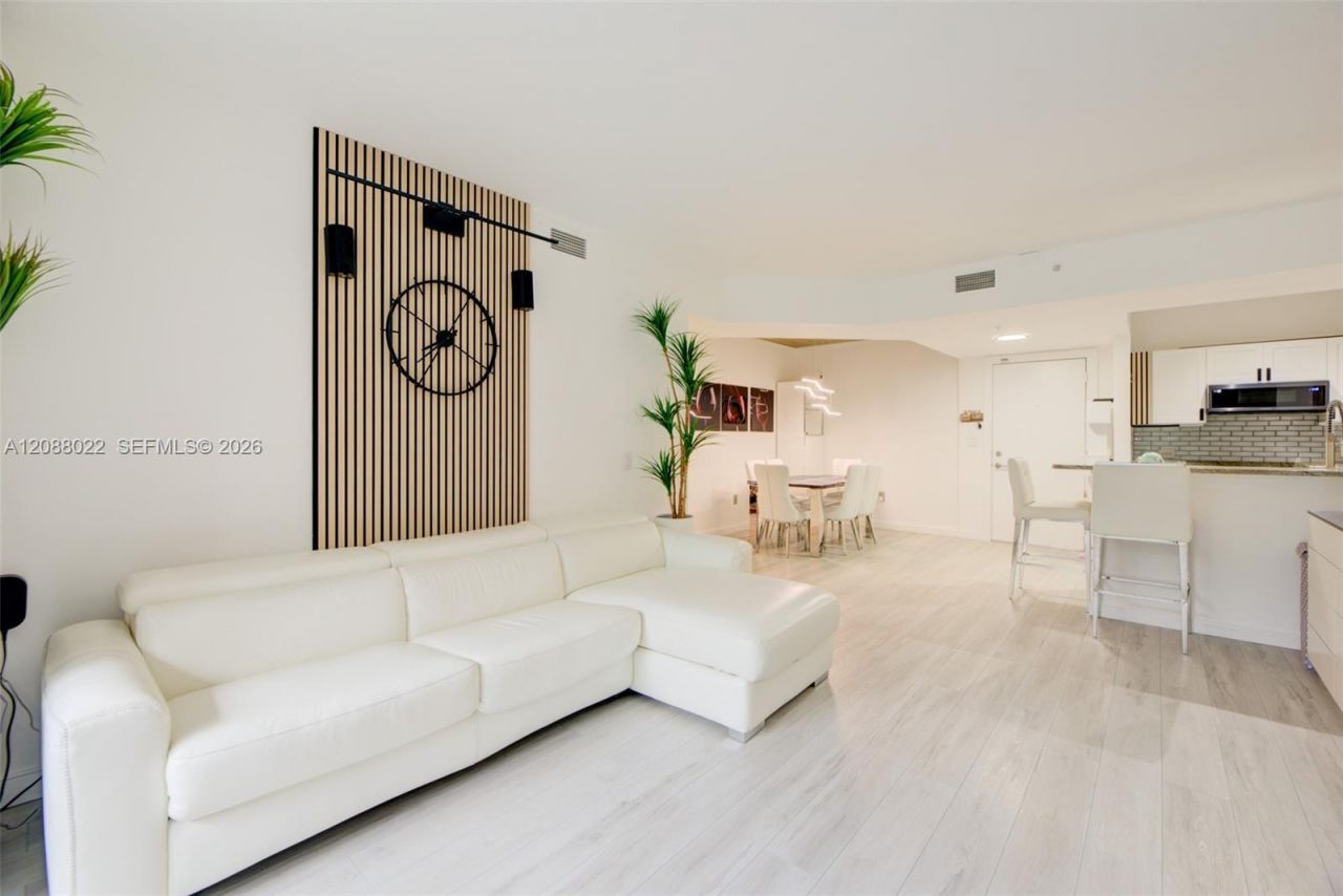 2775 NE 187th St, Unit 215, Aventura, FL 33180 Photo