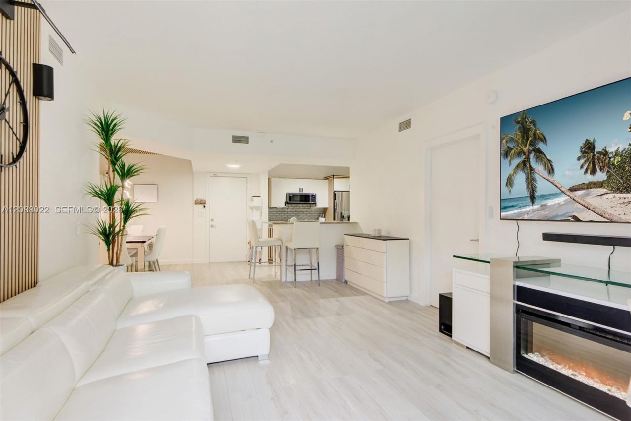 2775 NE 187th St, Unit 215, Aventura, FL 33180 Photo