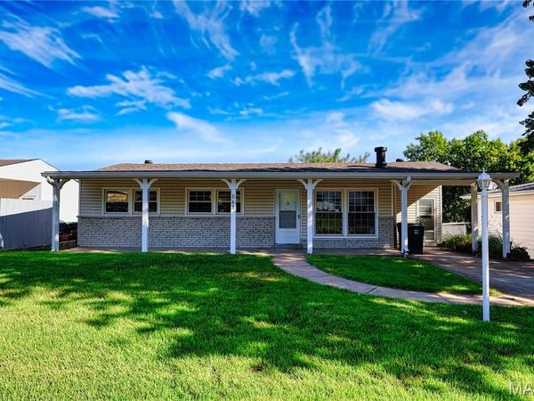 563 Apex Drive , Crestwood, MO 63126