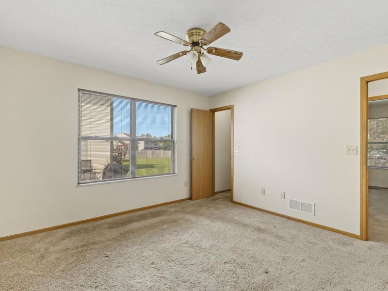 4666 Burkeshire Drive , Columbus, OH 43232 Photo 21