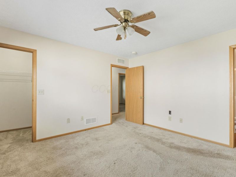 4666 Burkeshire Drive , Columbus, OH 43232 Photo 22