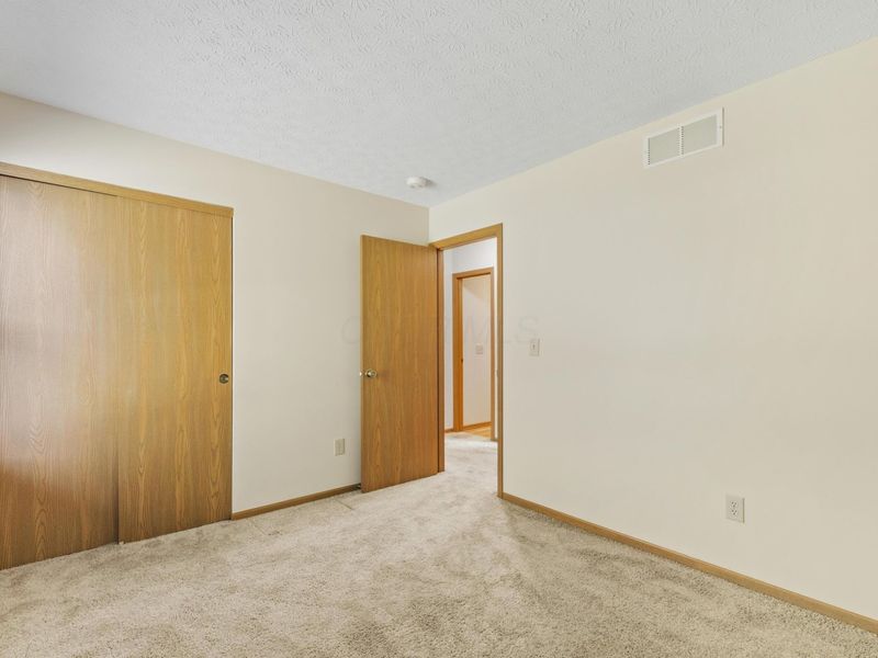 4666 Burkeshire Drive , Columbus, OH 43232 Photo 28